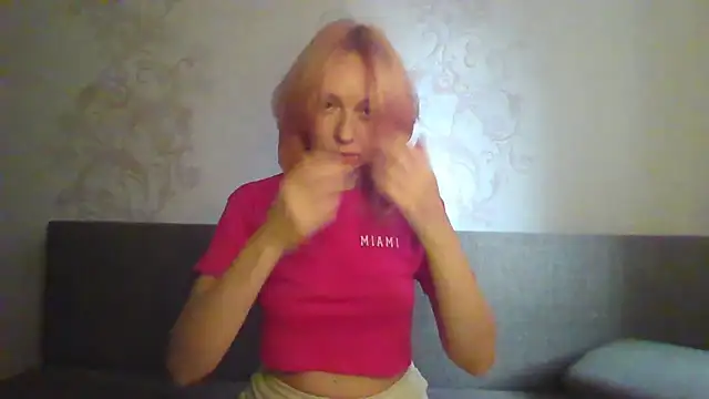 Snapshot of MashaSwan9977 chatting on October 15, 2025, 11:40 am MashaSwan9977 online show from October 15, 2025, 11:40 am