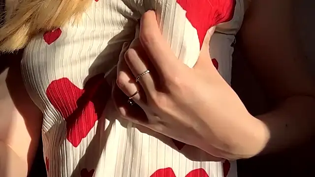 Snapshot of Sweet_horizon chatting on September 20, 2025, 5:12 am Sweet horizon online show from September 20, 2025, 5:12 am