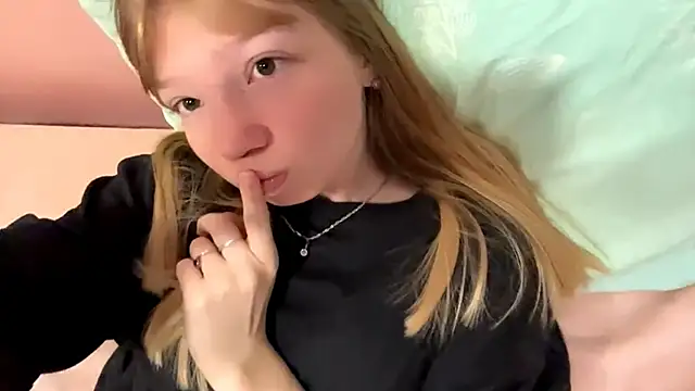 Snapshot of Sweet_horizon chatting on October 10, 2025, 5:30 am Sweet horizon online show from October 10, 2025, 5:30 am