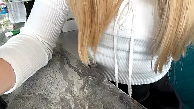 Snapshot of Sweet_horizon chatting on September 18, 2025, 5:32 am Sweet horizon online show from September 18, 2025, 5:32 am