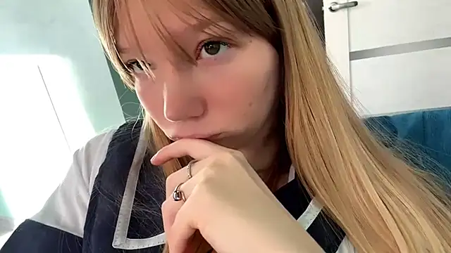 Snapshot of Sweet_horizon chatting on October 3, 2025, 5:20 am Sweet horizon online show from October 3, 2025, 5:20 am