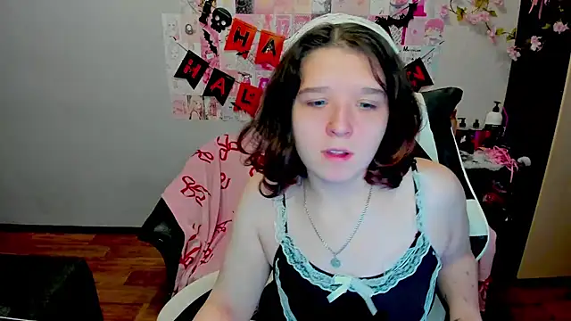 Snapshot of Acid_Kate chatting on October 22, 2025, 12:21 am Acid Kate online show from October 22, 2025, 12:21 am