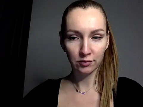 Snapshot of Varnyx chatting on November 3, 2025, 9:07 pm Varnyx online show from November 3, 2025, 9:07 pm