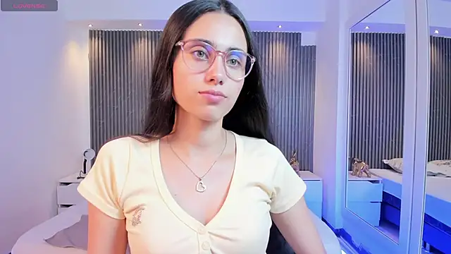 sofiapalacioss online show from February 28, 2026, 7:46 pm