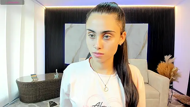 sofiapalacioss online show from February 16, 2026, 7:45 pm