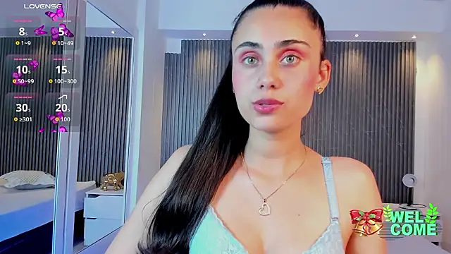 sofiapalacioss online show from February 17, 2026, 6:49 pm