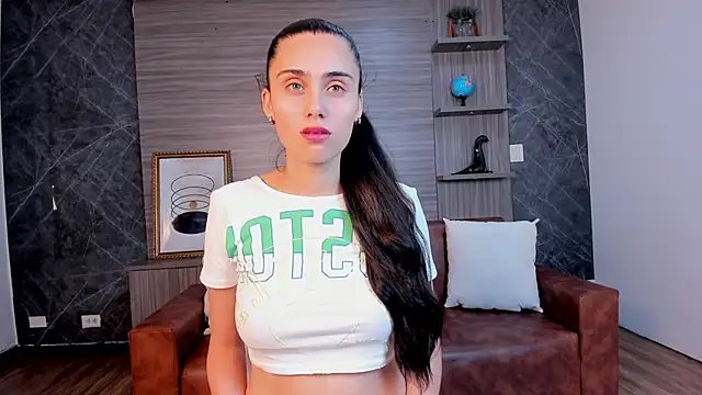 sofiapalacioss online show from October 1, 2025, 7:29 pm