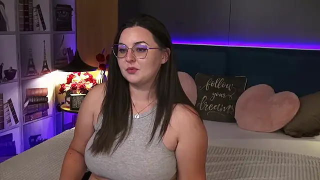 Mia Swano online show from June 16, 2026, 5:46 pm
