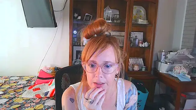 Snapshot of vintagelorraine chatting on September 21, 2025, 6:24 pm vintagelorraine online show from September 21, 2025, 6:24 pm