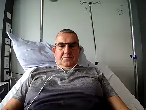 Snapshot of Oldmenhot66 chatting on October 21, 2025, 8:36 am Oldmenhot66 online show from October 21, 2025, 8:36 am