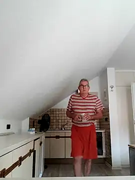 Oldmenhot66 online show from August 1, 2026, 4:32 am
