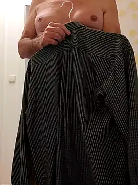 Snapshot of Oldmenhot66 chatting on October 13, 2025, 1:45 pm Oldmenhot66 online show from October 13, 2025, 1:45 pm