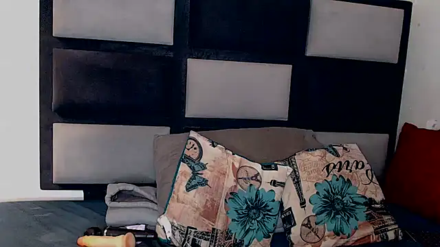 Snapshot of Freaky-boobs chatting on October 18, 2025, 12:12 am Freaky-boobs online show from October 18, 2025, 12:12 am