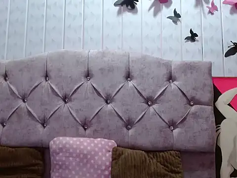 Emiily Johamson online show from September 16, 2025, 1:50 am