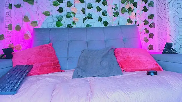 Snapshot of collet_1 chatting on October 1, 2025, 11:58 am collet 1 online show from October 1, 2025, 11:58 am