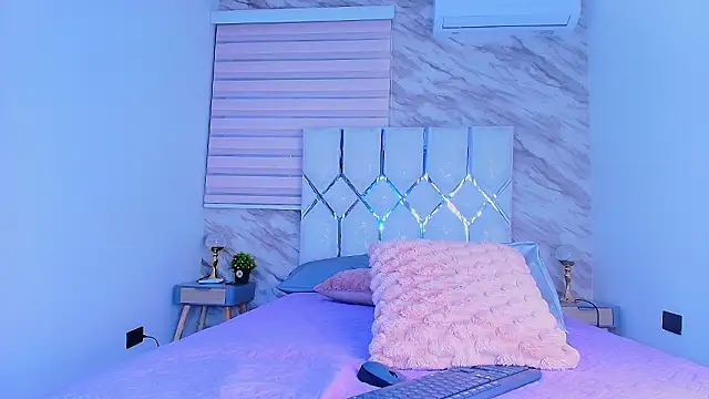 collet 1 online show from February 10, 2026, 12:04 pm