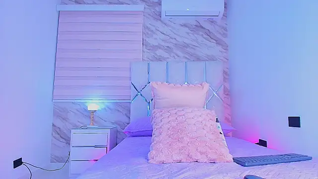 collet 1 online show from November 5, 2025, 12:08 pm