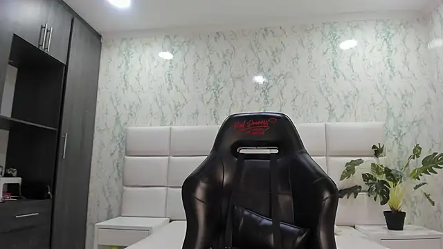 Snapshot of ValerySkinnyy chatting on October 27, 2025, 11:49 pm ValerySkinnyy online show from October 27, 2025, 11:49 pm