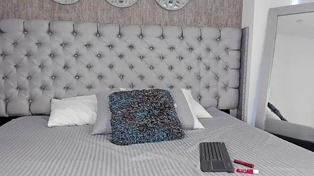 NahomyAngel online show from October 23, 2025, 1:32 pm