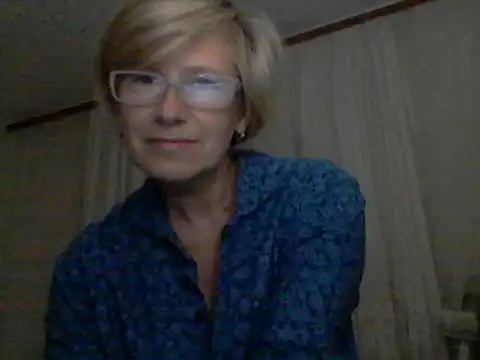 Snapshot of LucyLewisX chatting on October 10, 2025, 8:09 pm LucyLewisX online show from October 10, 2025, 8:09 pm