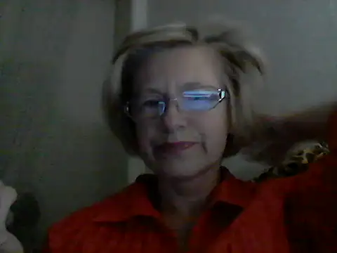 Snapshot of LucyLewisX chatting on October 25, 2025, 9:04 pm LucyLewisX online show from October 25, 2025, 9:04 pm