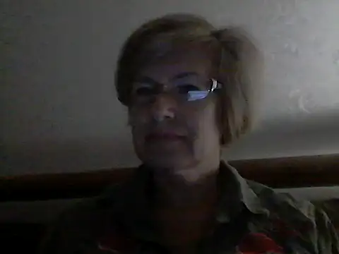 Snapshot of LucyLewisX chatting on September 19, 2025, 7:40 pm LucyLewisX online show from September 19, 2025, 7:40 pm
