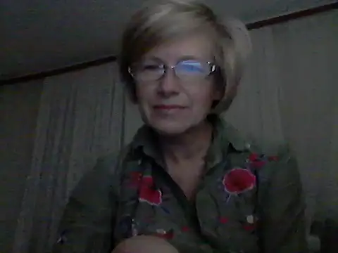 Snapshot of LucyLewisX chatting on October 14, 2025, 9:15 pm LucyLewisX online show from October 14, 2025, 9:15 pm