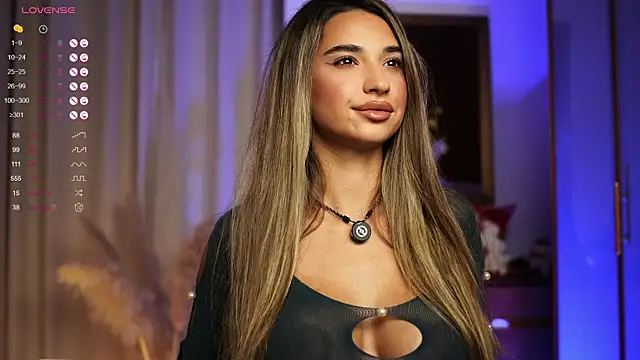 ItalianGirl online show from October 6, 2025, 7:03 pm