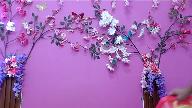 skinnysofia18 online show from November 12, 2025, 1:48 pm