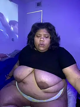 Snapshot of BlaxicanaMami chatting on October 16, 2025, 7:33 pm BlaxicanaMami online show from October 16, 2025, 7:33 pm