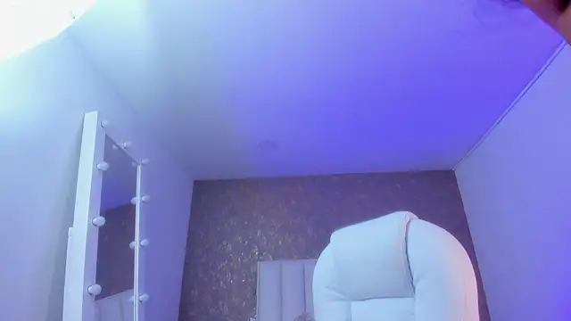 KaylieBrooks online show from December 4, 2025, 7:24 pm