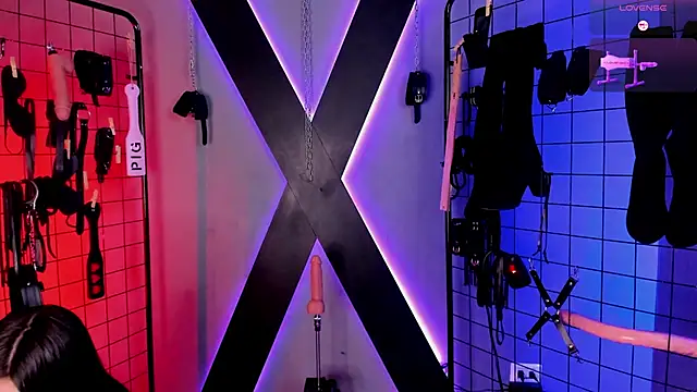 MissAlix Mia bdsm online show from September 18, 2025, 6:44 pm