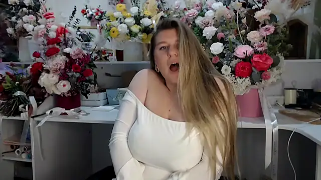 LadyJanee online show from September 18, 2025, 3:37 pm
