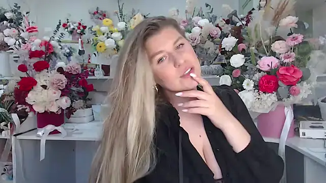 LadyJanee online show from September 19, 2025, 12:20 pm