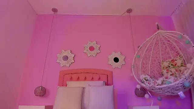 Snapshot of CannelaSmith chatting on October 14, 2025, 6:08 pm CannelaSmith online show from October 14, 2025, 6:08 pm