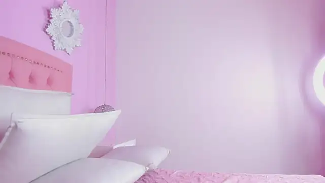 Snapshot of CannelaSmith chatting on October 8, 2025, 8:38 am CannelaSmith online show from October 8, 2025, 8:38 am