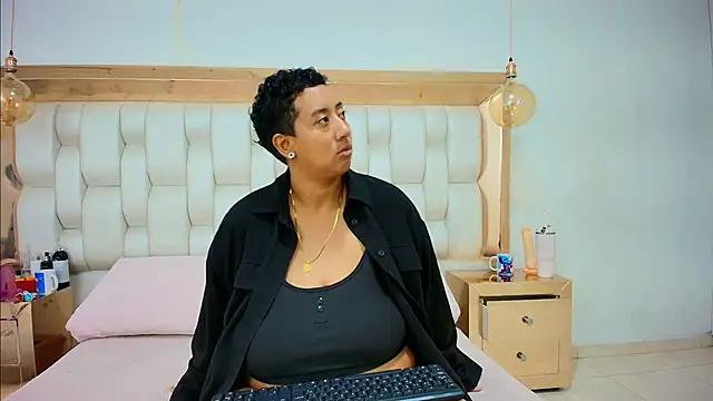 TiffantyAndStacy online show from February 15, 2026, 9:41 am