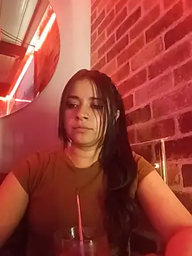 ValerieLove  online show from May 21, 2026, 11:46 pm