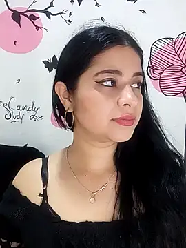 Snapshot of ValerieLove_ chatting on October 5, 2025, 7:26 pm ValerieLove online show from October 5, 2025, 7:26 pm