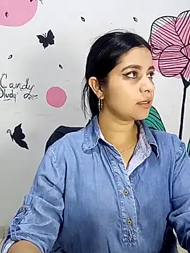 Snapshot of ValerieLove_ chatting on October 13, 2025, 7:48 pm ValerieLove online show from October 13, 2025, 7:48 pm