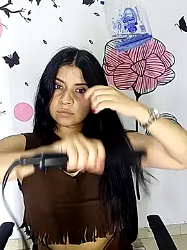 Snapshot of ValerieLove_ chatting on October 19, 2025, 7:49 pm ValerieLove online show from October 19, 2025, 7:49 pm