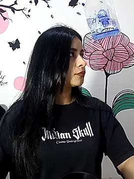 Snapshot of ValerieLove_ chatting on October 17, 2025, 7:37 pm ValerieLove online show from October 17, 2025, 7:37 pm