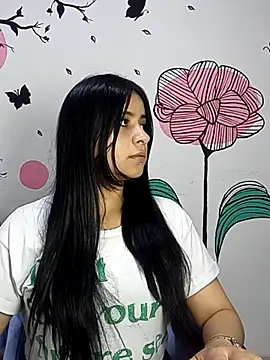 Snapshot of ValerieLove_ chatting on October 8, 2025, 7:25 pm ValerieLove online show from October 8, 2025, 7:25 pm