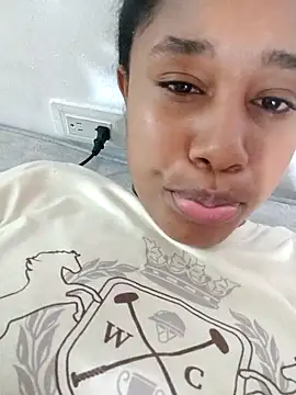 Snapshot of MoniqueMulberry chatting on October 5, 2025, 7:48 pm MoniqueMulberry online show from October 5, 2025, 7:48 pm