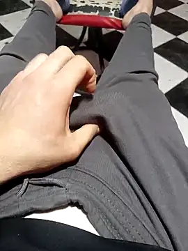 anis3g4 online show from March 1, 2026, 12:10 am