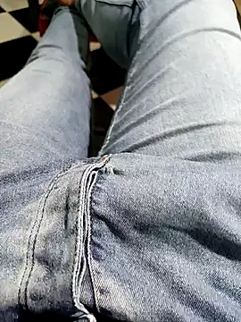 Snapshot of anis3g4 chatting on October 6, 2025, 7:03 pm anis3g4 online show from October 6, 2025, 7:03 pm