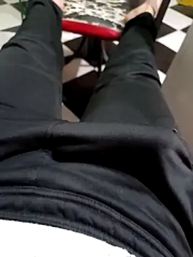 anis3g4 online show from December 4, 2025, 10:31 pm