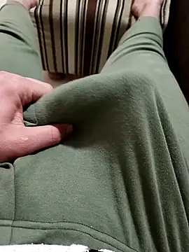 anis3g4 online show from November 28, 2025, 7:47 pm