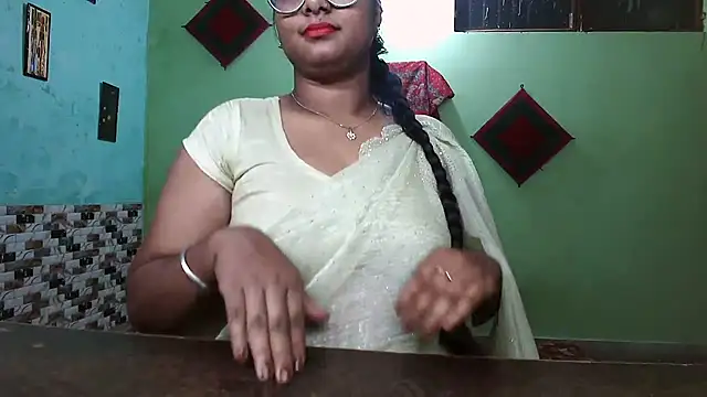 Snapshot of DearKimmi chatting on November 1, 2025, 6:46 pm DearKimmi online show from November 1, 2025, 6:46 pm