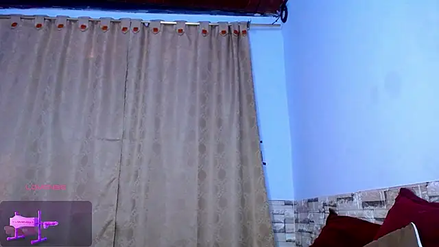 DaraKat18 online show from November 17, 2025, 10:25 pm